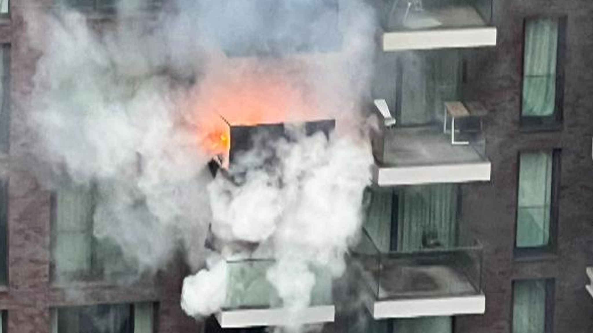 100+ Firefighters Tackle Significant Blaze At East London High Street Shop 100+ Firefighters Tackle Significant Blaze At East London High Street Shop