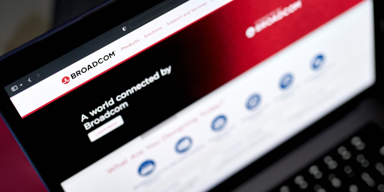 1050% Price Increase: AT&T Objects To Broadcom's VMware Deal 1050% Price Increase: AT&T Objects To Broadcom's VMware Deal