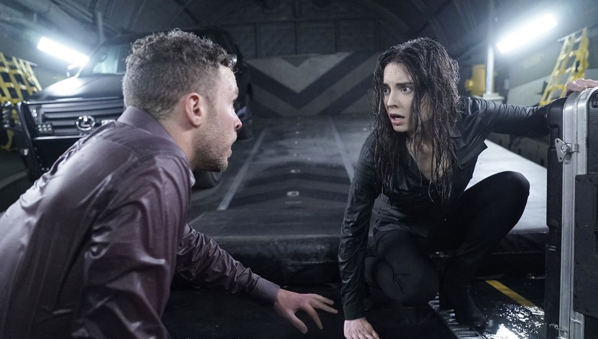 12 Essential Sci-Fi Shows To Watch Right Now 12 Essential Sci-Fi Shows To Watch Right Now