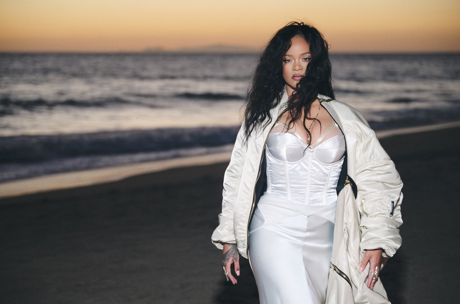 6 Billion Streams: The Story Behind Rihanna's 5-Minute Song 6 Billion Streams: The Story Behind Rihanna's 5-Minute Song