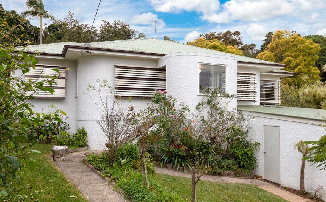 AirTrunk Billionaire Expands Sydney Real Estate Portfolio With Crown Property Acquisition AirTrunk Billionaire Expands Sydney Real Estate Portfolio With Crown Property Acquisition
