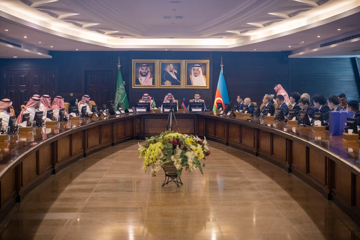 اجتماع وزير التجارة السعودي مع نظيره الأذربيجاني لتعزيز العلاقات الاقتصادية اجتماع وزير التجارة السعودي مع نظيره الأذربيجاني لتعزيز العلاقات الاقتصادية
