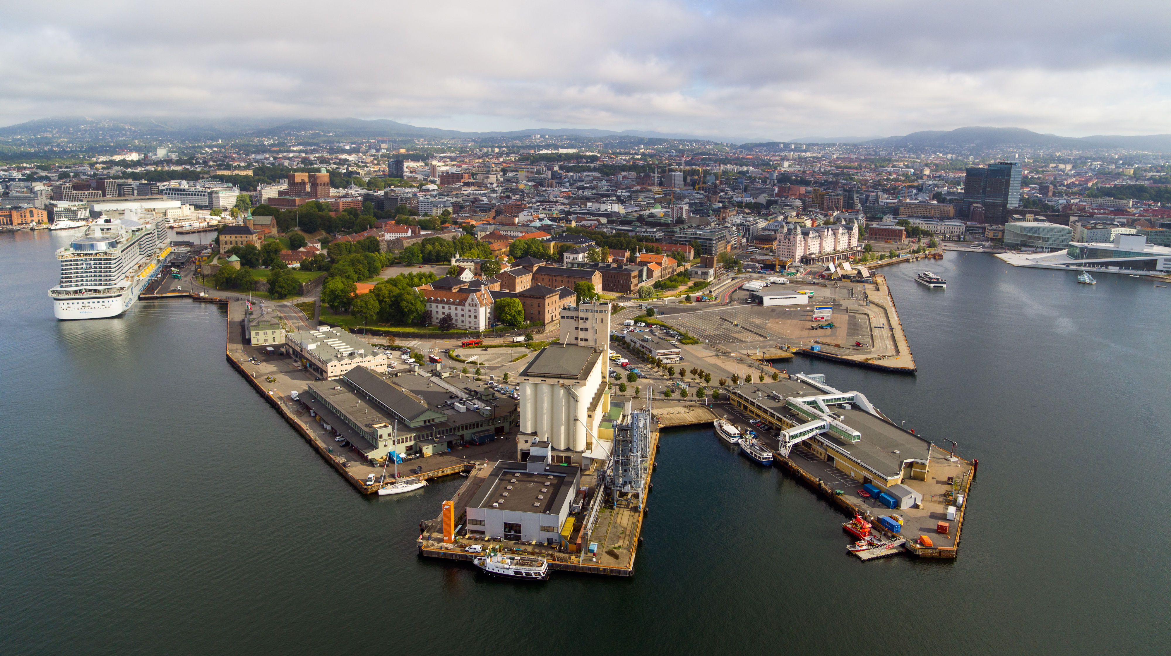 Akutt Nyhetsvarsel: Brann I Oslo Havn – Fire Båter Involvert