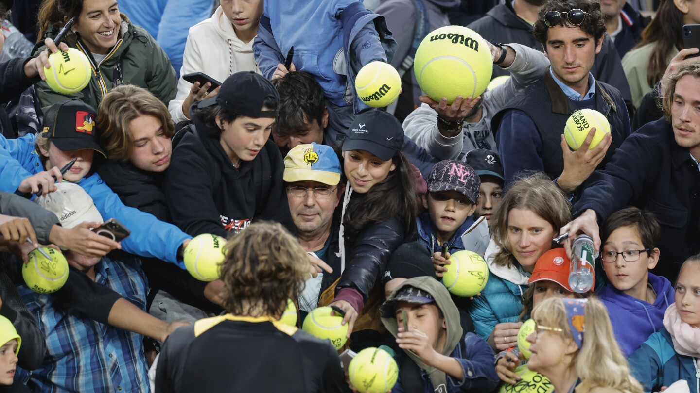 Alcaraz And Sinner Begin French Open Campaigns; Swiatek Aims For Uplift Alcaraz And Sinner Begin French Open Campaigns; Swiatek Aims For Uplift