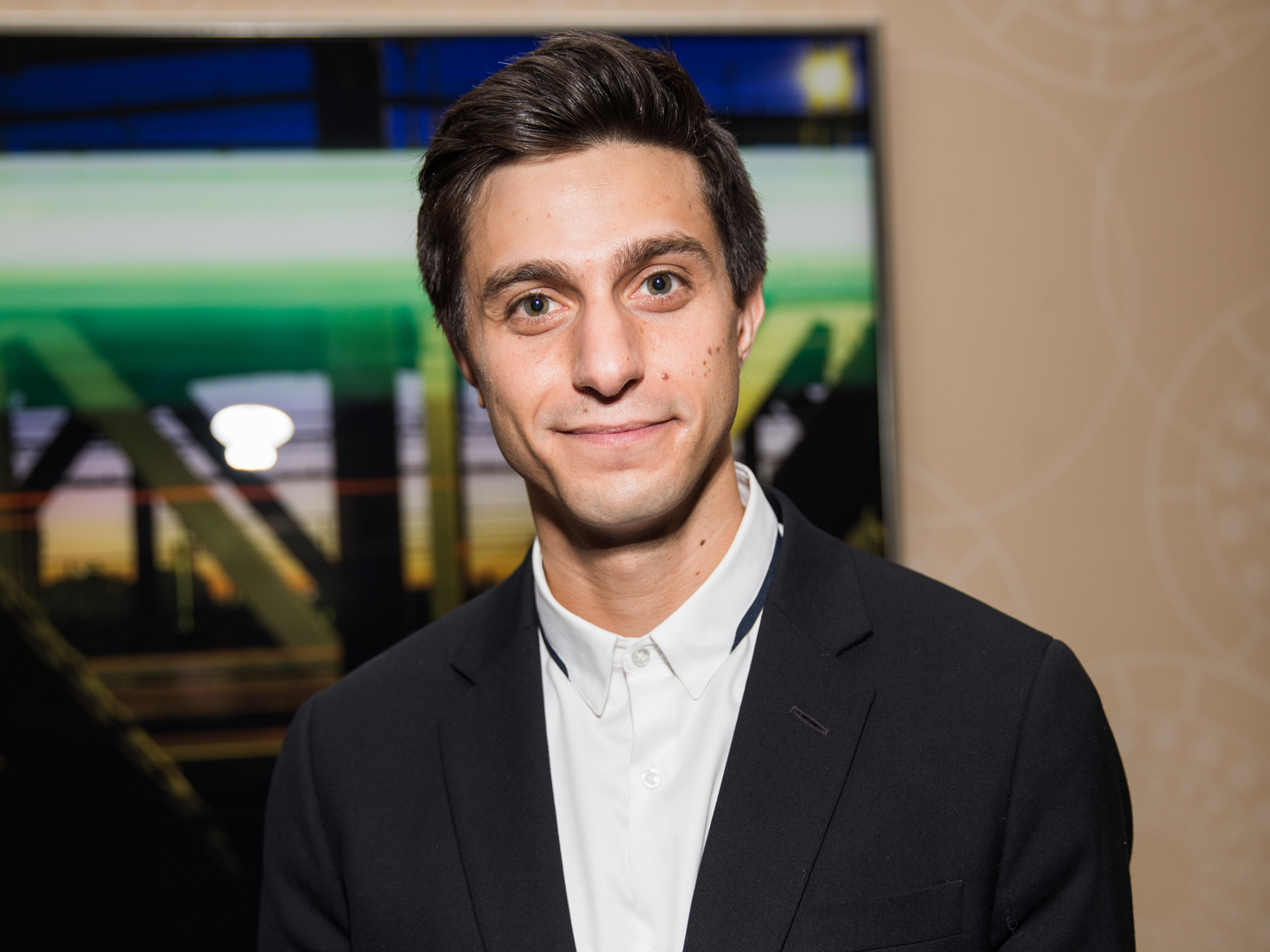 Amazon Prime's Étoile: Gideon Glick's Breakout Role Amazon Prime's Étoile: Gideon Glick's Breakout Role