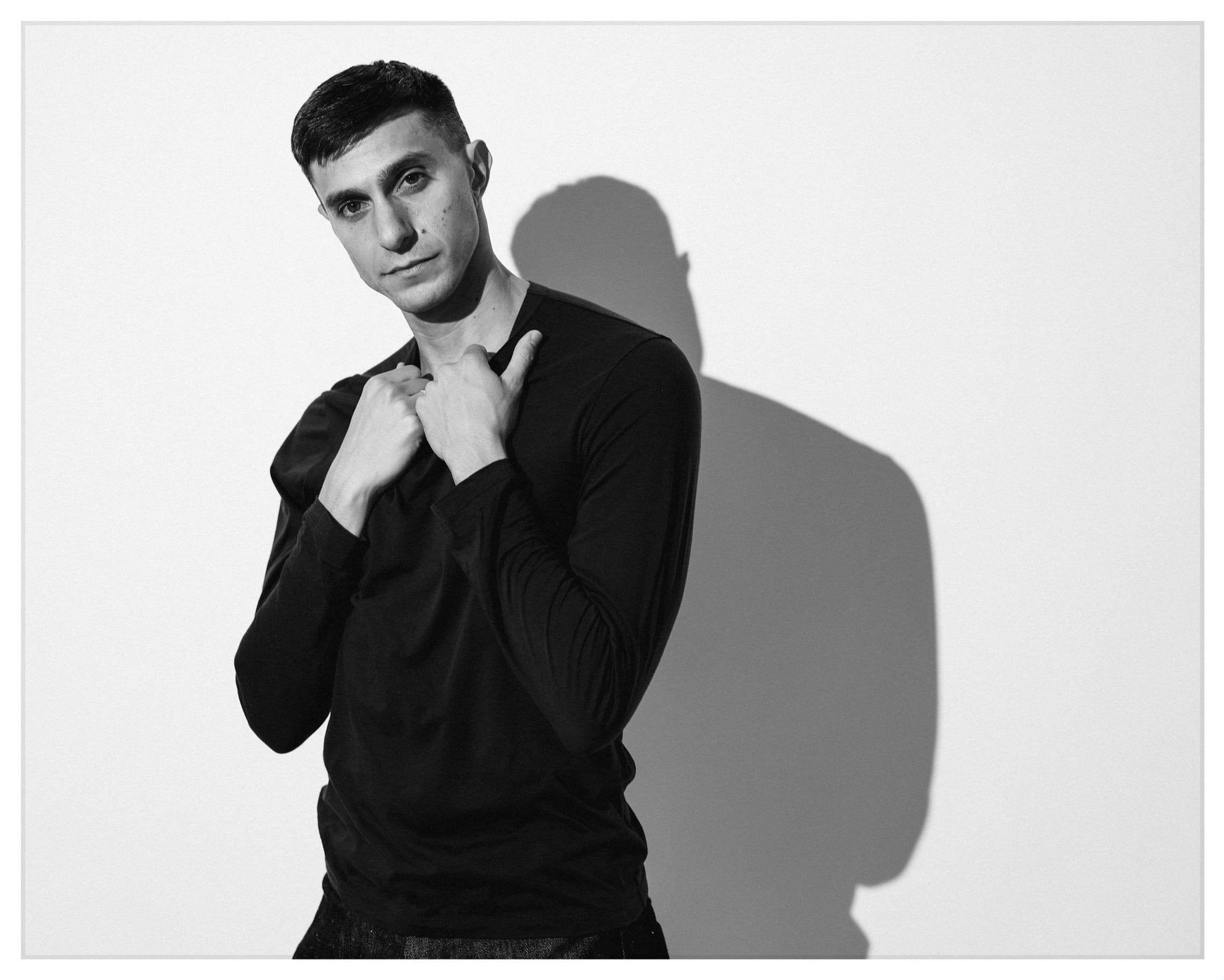 Amazon Prime's Étoile: Gideon Glick's Captivating Performance