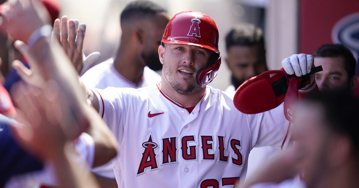 Angels Fall To Giants Despite Mike Trout's Two Home Runs Angels Fall To Giants Despite Mike Trout's Two Home Runs
