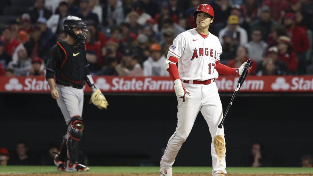 Angels' Pari Hits Game-Winning Homer In Rain-Affected Match Against White Sox Angels' Pari Hits Game-Winning Homer In Rain-Affected Match Against White Sox