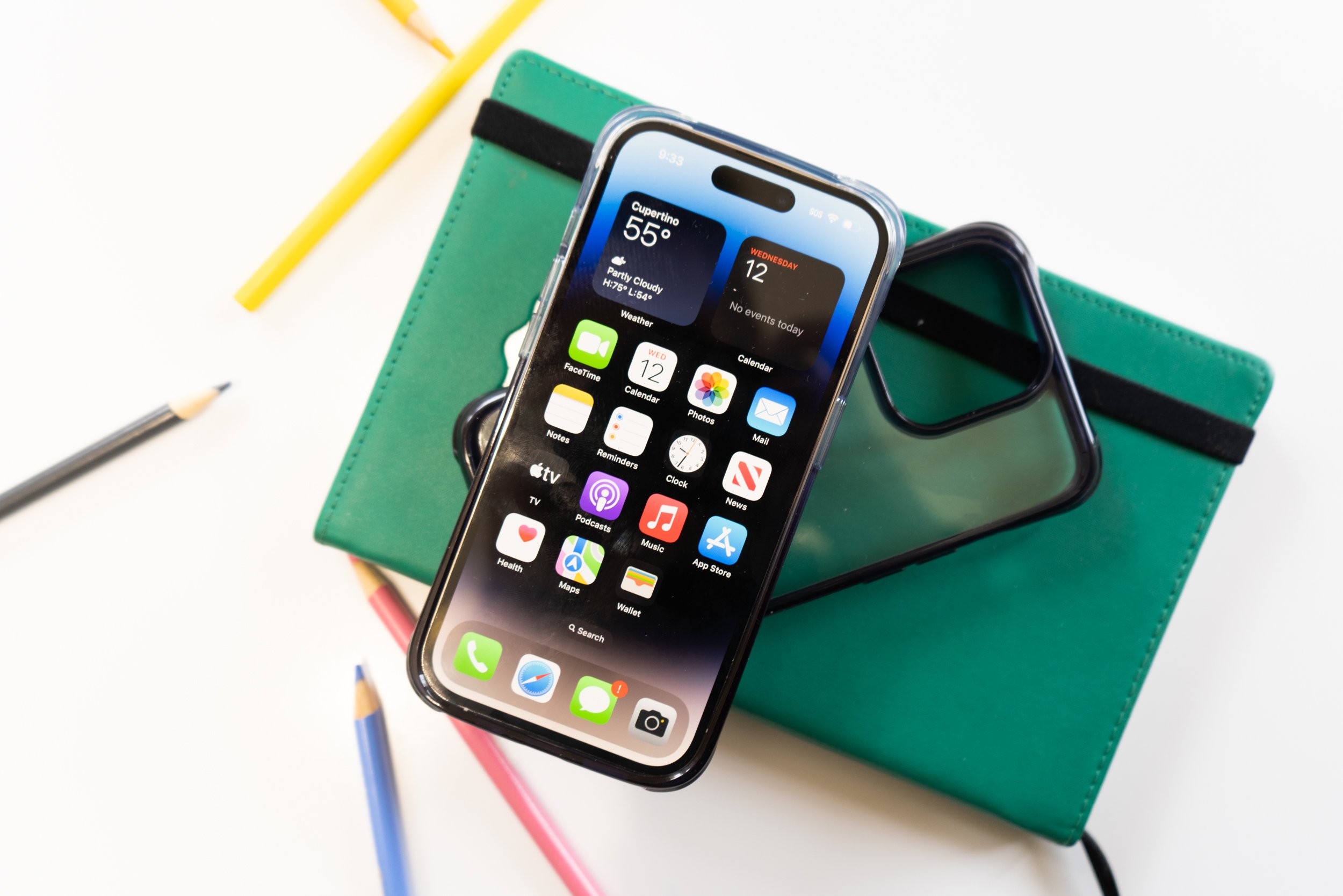 Apple's AI Strategy: Leading The Pack Or Falling Behind? Apple's AI Strategy: Leading The Pack Or Falling Behind?