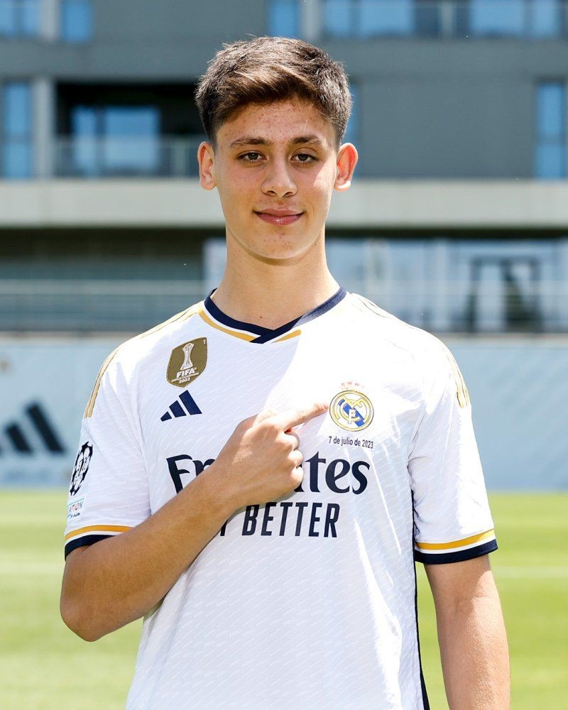 Arda Güler İçin Sevindirici Haber: Real Madrid'in Yeni Teknik Direktörü Arda Güler İçin Sevindirici Haber: Real Madrid'in Yeni Teknik Direktörü