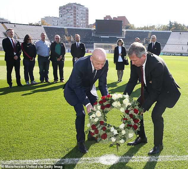 Bayern Munich And Manchester United Honour Poppy Atkinson Bayern Munich And Manchester United Honour Poppy Atkinson