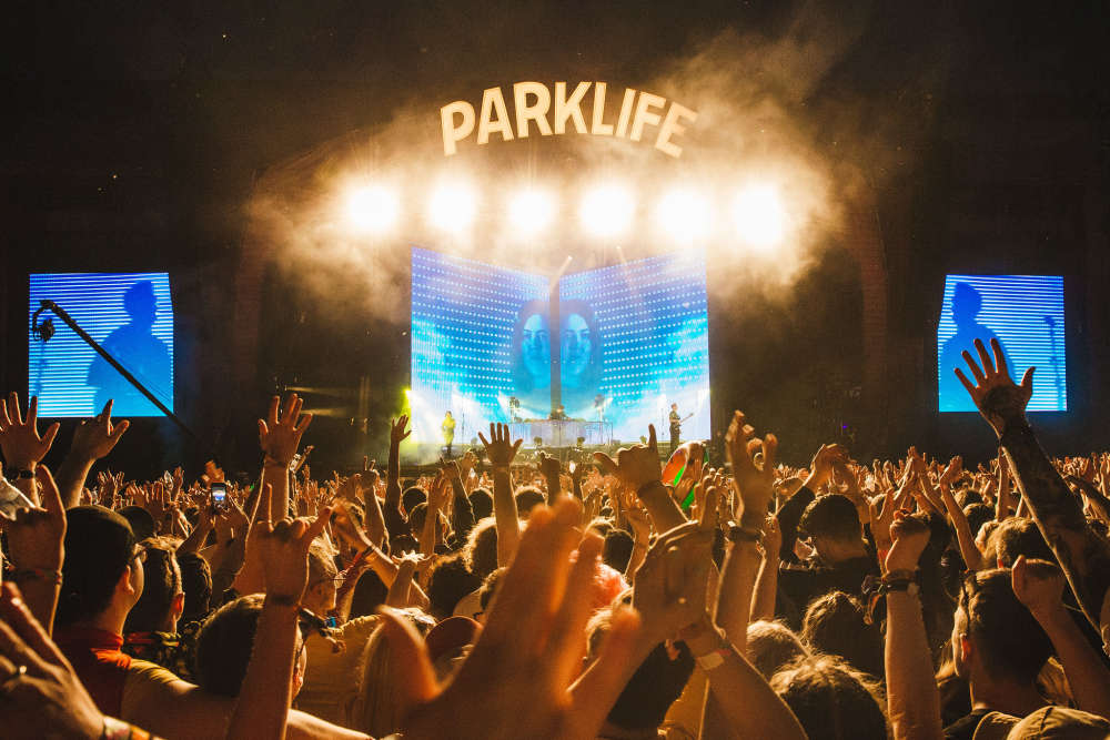 Beautiful Castle Near Manchester Hosts Huge Music Festival With Olly Murs Beautiful Castle Near Manchester Hosts Huge Music Festival With Olly Murs