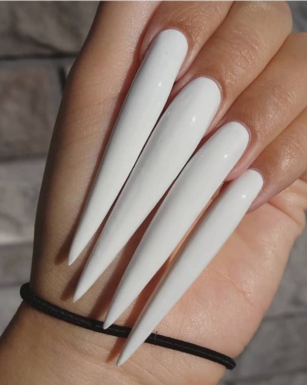 Beauty School: An Expert Look At Extra Long Nails - Essence WATCH Beauty School: An Expert Look At Extra Long Nails - Essence WATCH