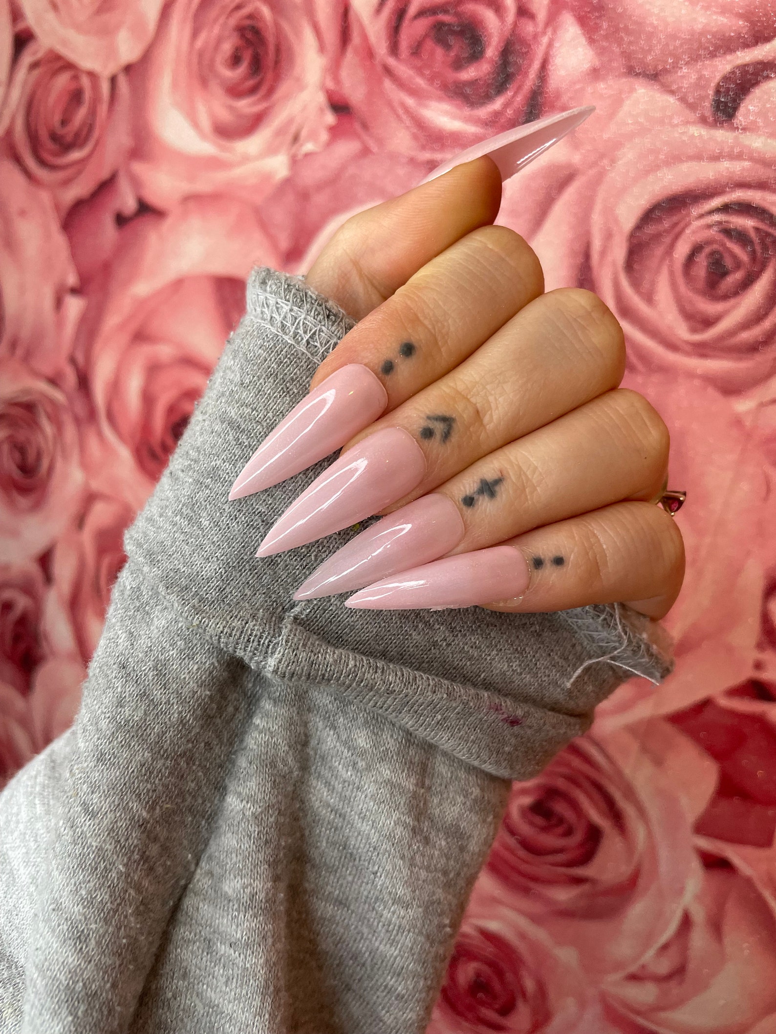 Beauty School & Extra Long Nails: An Essence WATCH Beauty School & Extra Long Nails: An Essence WATCH