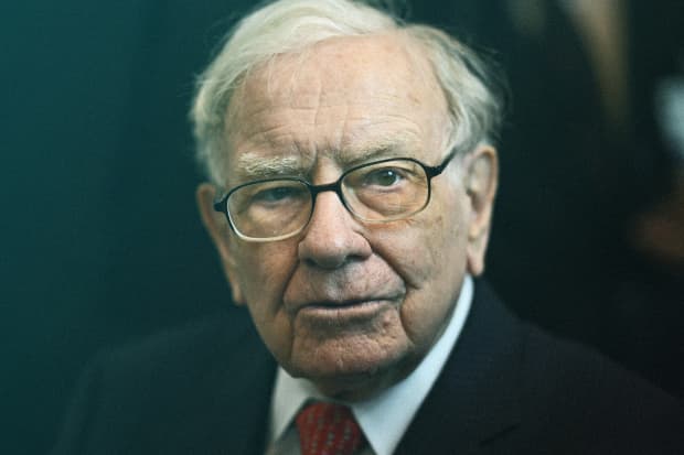 Berkshire Hathaway's Apple Stock: Post-Buffett CEO Transition Analysis Berkshire Hathaway's Apple Stock: Post-Buffett CEO Transition Analysis