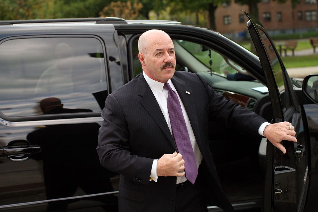 Bernard Kerik, Ex-NYPD Chief, Hospitalized; Doctors Expect Full Recovery