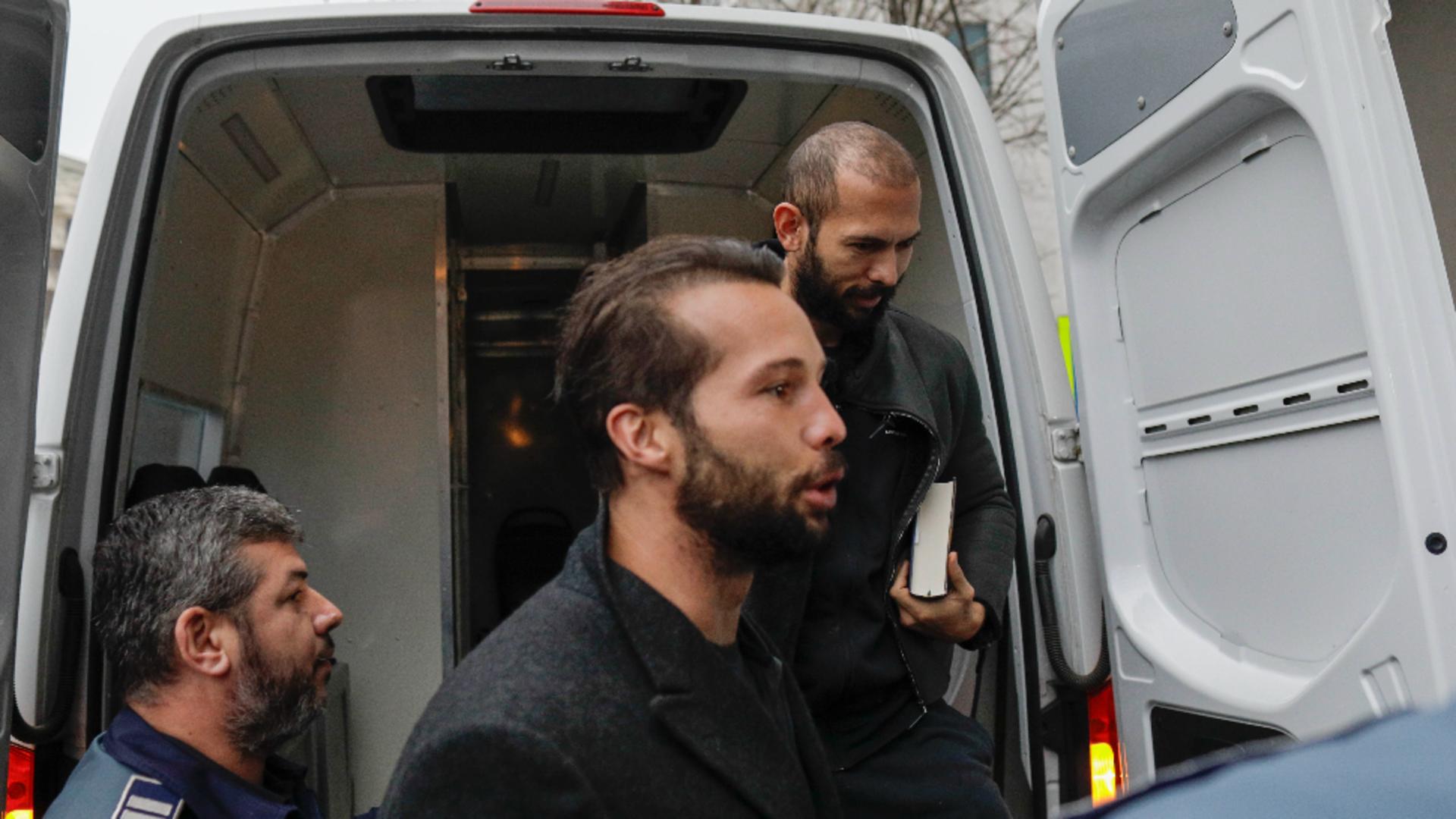 Bolid De Milioane De Euro: Cum Au Fost Întâmpinați Frații Tate În București Bolid De Milioane De Euro: Cum Au Fost Întâmpinați Frații Tate În București