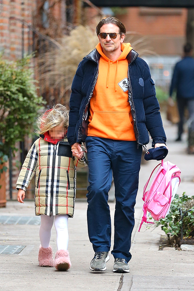 Bradley Cooper And 7-Year-Old Daughter Lea In Green Jackets At Super Bowl LIX Bradley Cooper And 7-Year-Old Daughter Lea In Green Jackets At Super Bowl LIX