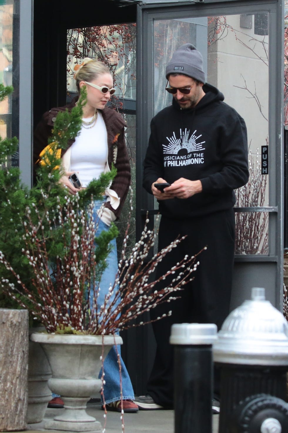 Bradley Cooper And Leonardo DiCaprio: Gigi Hadid's Dating Dilemma? Bradley Cooper And Leonardo DiCaprio: Gigi Hadid's Dating Dilemma?
