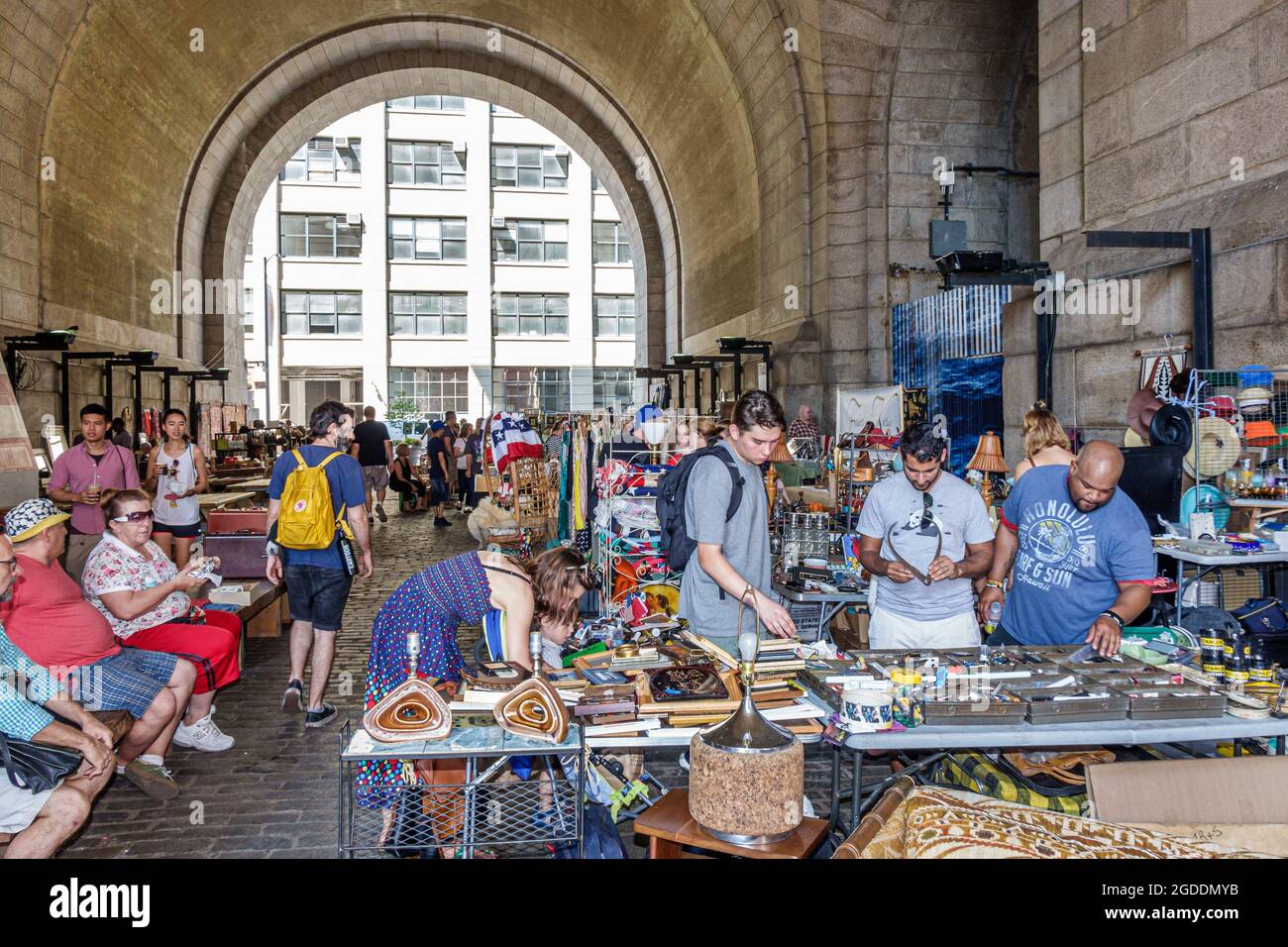 Brooklyn Flea Secures Dumbo Archway Plaza Spot Until 2027 Brooklyn Flea Secures Dumbo Archway Plaza Spot Until 2027