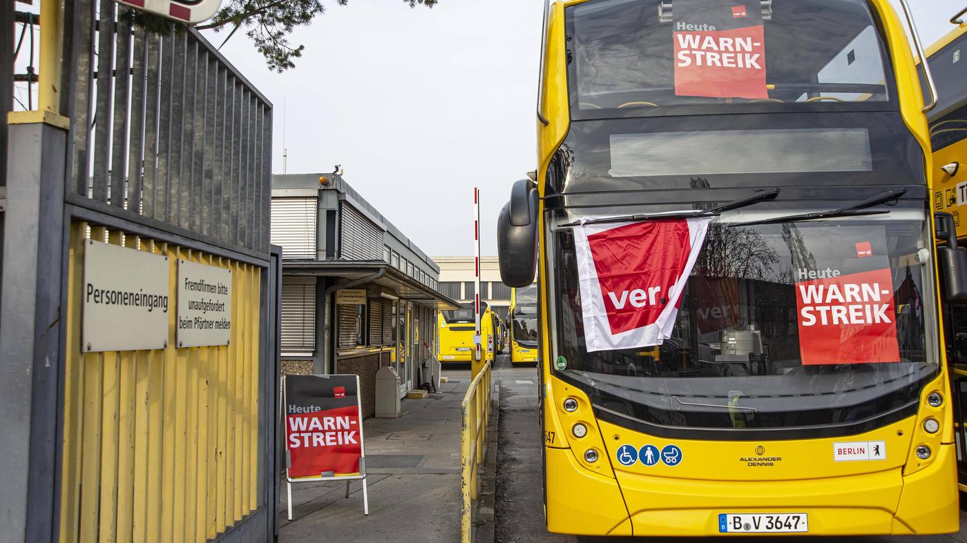 BVG-Streik In Berlin: Fahrgäste Von Ausstand Kalt Erwischt BVG-Streik In Berlin: Fahrgäste Von Ausstand Kalt Erwischt