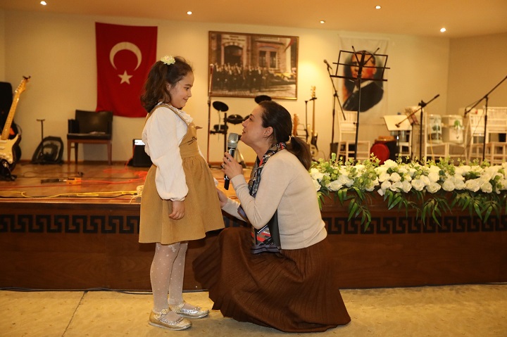 Çadırda Kuran Ezberi: Gazzeli Çocuklardan İlham Veren Bir Örnek Çadırda Kuran Ezberi: Gazzeli Çocuklardan İlham Veren Bir Örnek