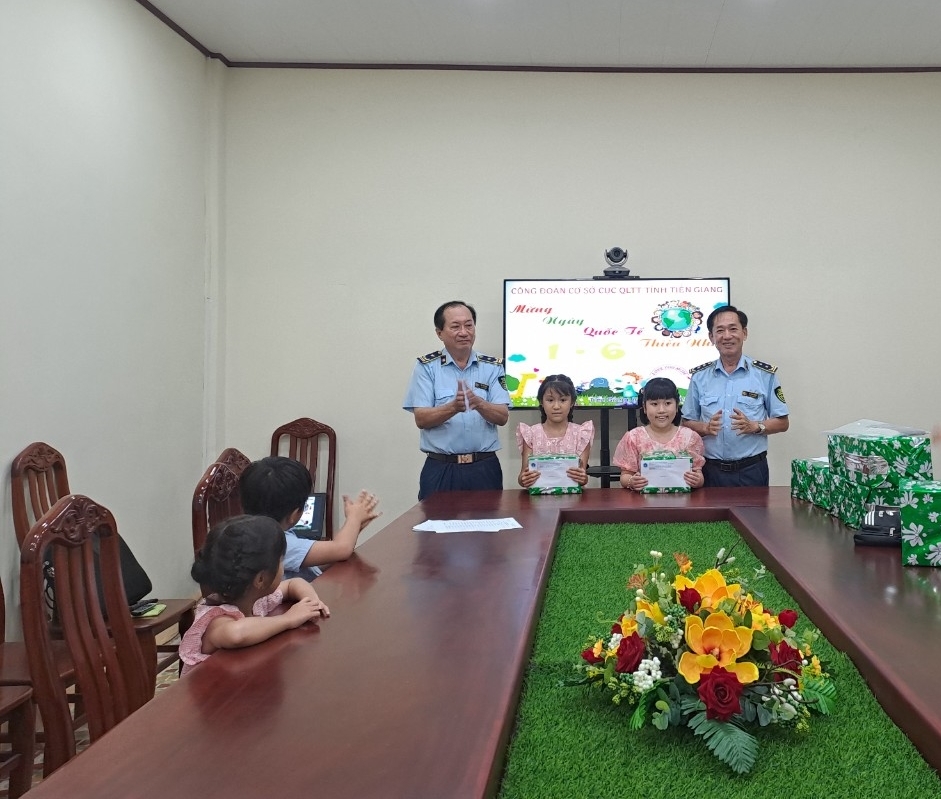 Cần Làm Gì Sau Vụ Bảo Mẫu Tát Trẻ Em Ở Tiền Giang? Đảm Bảo An Toàn Cho Trẻ Em Cần Làm Gì Sau Vụ Bảo Mẫu Tát Trẻ Em Ở Tiền Giang? Đảm Bảo An Toàn Cho Trẻ Em