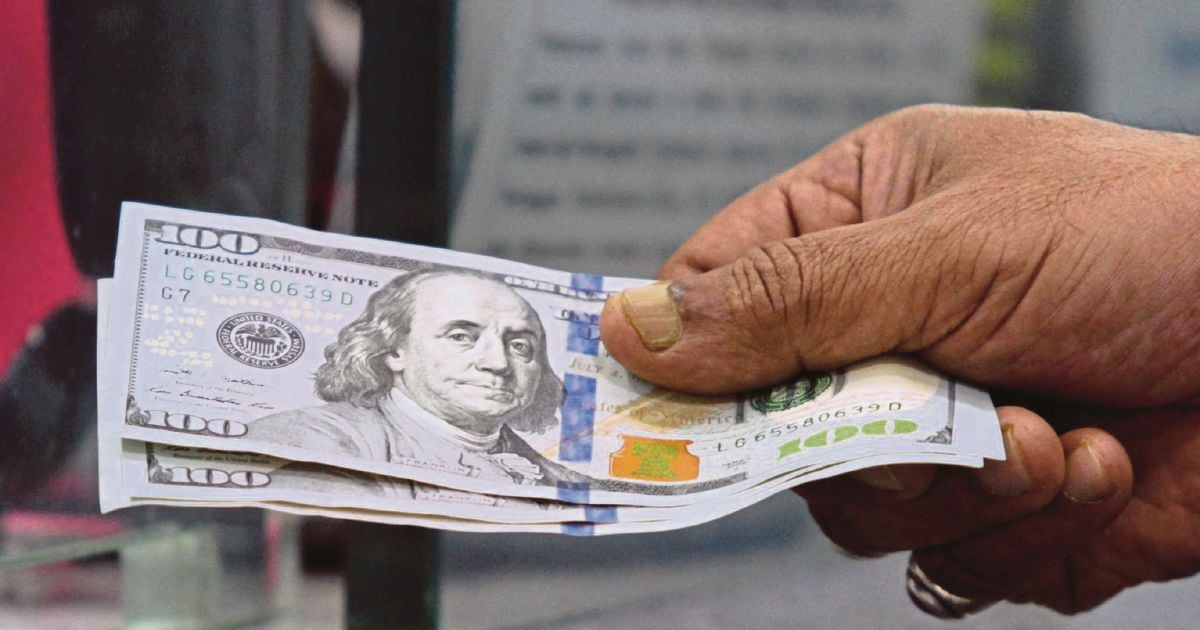 Canadian Dollar Weakens Against Major Currencies: A Detailed Analysis Canadian Dollar Weakens Against Major Currencies: A Detailed Analysis