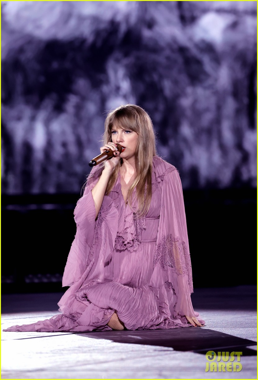Carrie Underwood's Actions Towards Taylor Swift: Insider Exposes The Details Carrie Underwood's Actions Towards Taylor Swift: Insider Exposes The Details