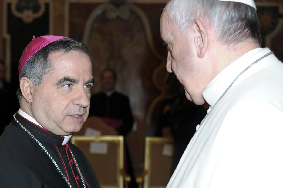 Caso Becciu: Le Chat Segrete Svelano Un Processo Falsato? Caso Becciu: Le Chat Segrete Svelano Un Processo Falsato?