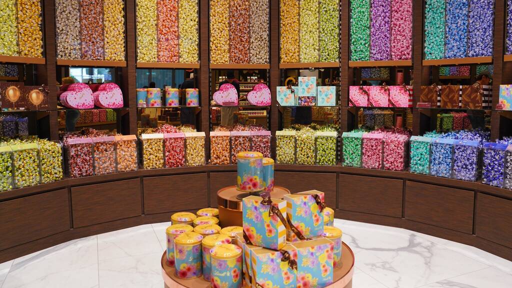 Central London Welcomes Lindt's Chocolate Haven Central London Welcomes Lindt's Chocolate Haven