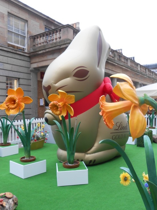 Central London Welcomes Lindt's Luxurious Chocolate Haven Central London Welcomes Lindt's Luxurious Chocolate Haven