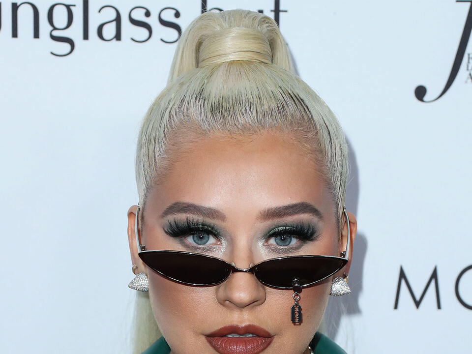 Christina Aguilera: Fans React To Photoshopped Images From Recent Photoshoot Christina Aguilera: Fans React To Photoshopped Images From Recent Photoshoot