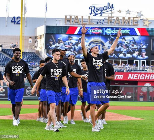Cleveland Edges Kansas City In Extra Inning Battle Cleveland Edges Kansas City In Extra Inning Battle