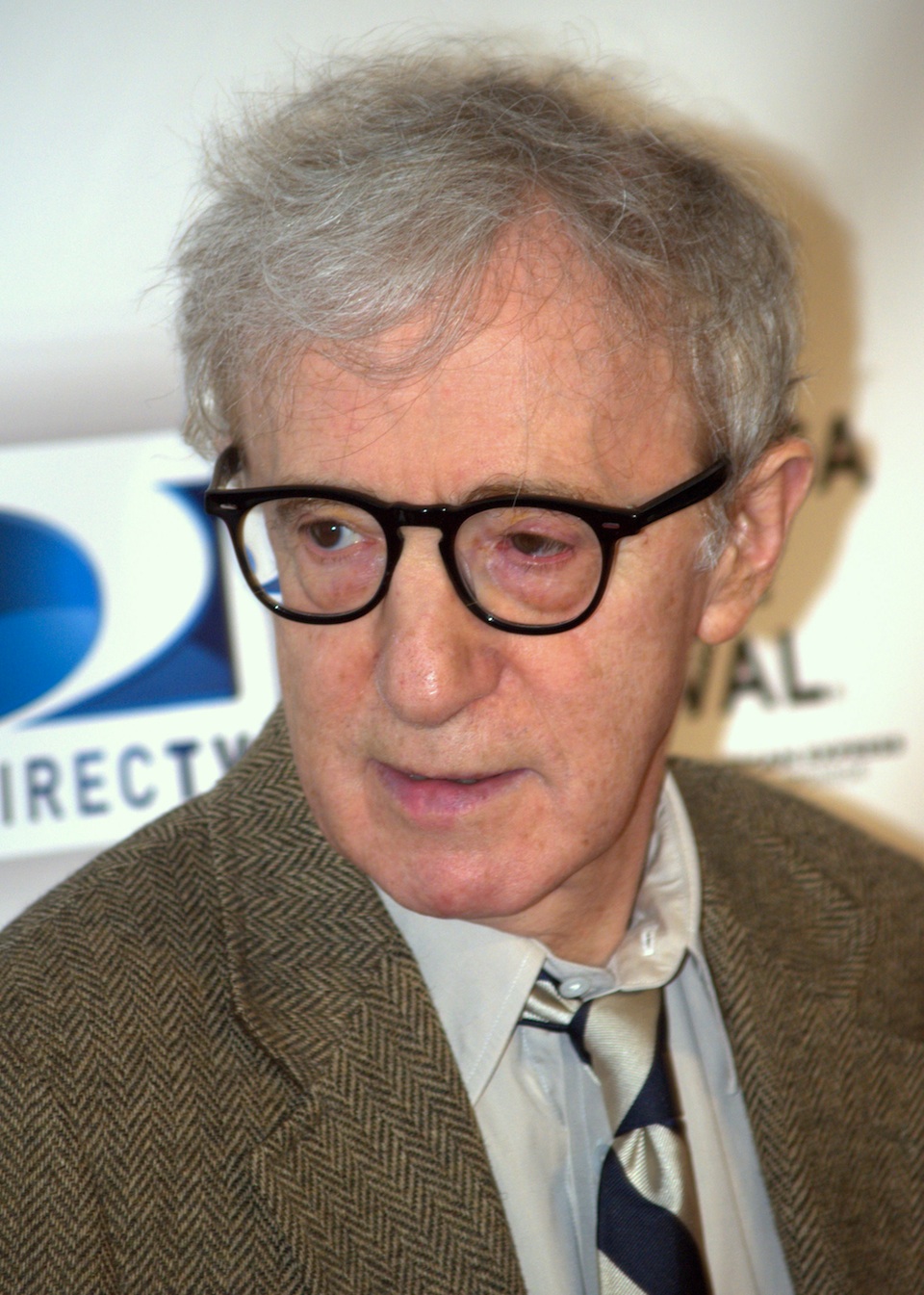 Controversy Surrounding Woody Allen: Sean Penn's Perspective Controversy Surrounding Woody Allen: Sean Penn's Perspective