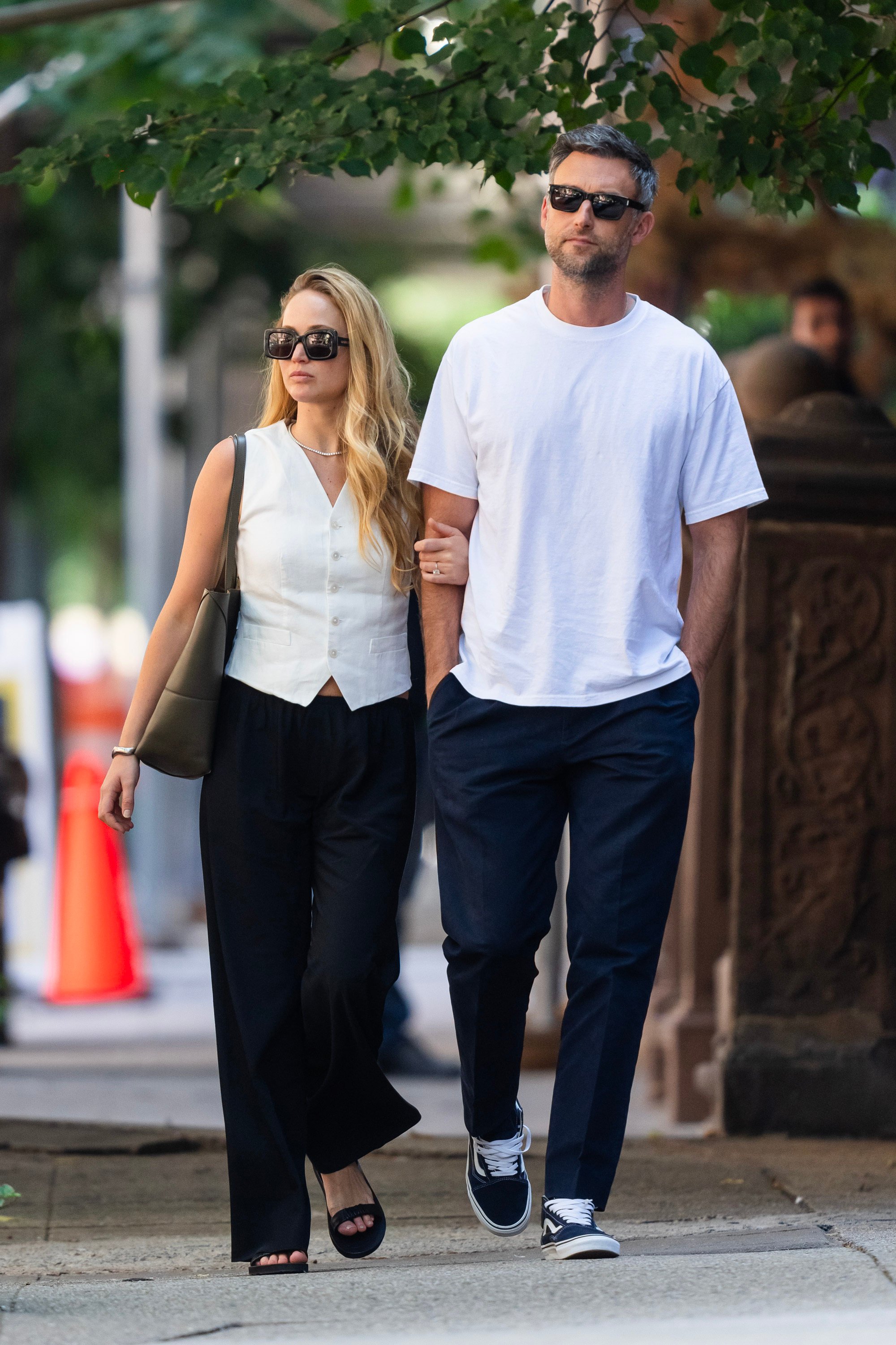 Cooke Maroney: Jennifer Lawrence's Husband And His Successful Art Career Cooke Maroney: Jennifer Lawrence's Husband And His Successful Art Career