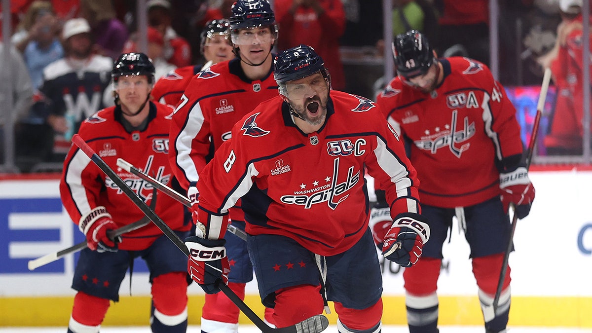 CP NewsAlert: Ovechkin Ties Gretzky's NHL Goal Record