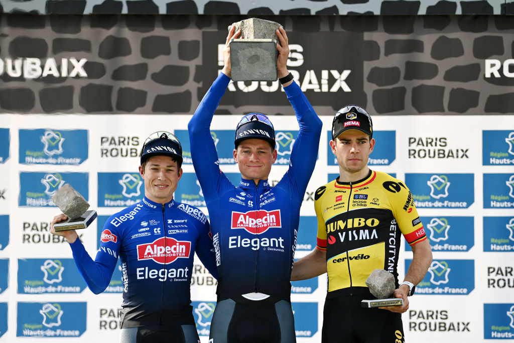 Crowd Throws Bottle, Injuring Mathieu Van Der Poel At Paris-Roubaix: Legal Battle Ensues Crowd Throws Bottle, Injuring Mathieu Van Der Poel At Paris-Roubaix: Legal Battle Ensues
