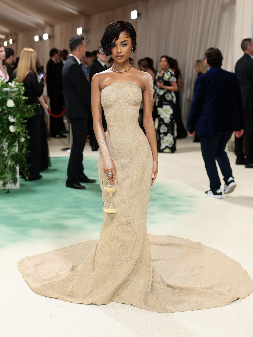 Decoding Diana's Met Gala Dress: A Risqué Gown And Its Secret Transformation Decoding Diana's Met Gala Dress: A Risqué Gown And Its Secret Transformation