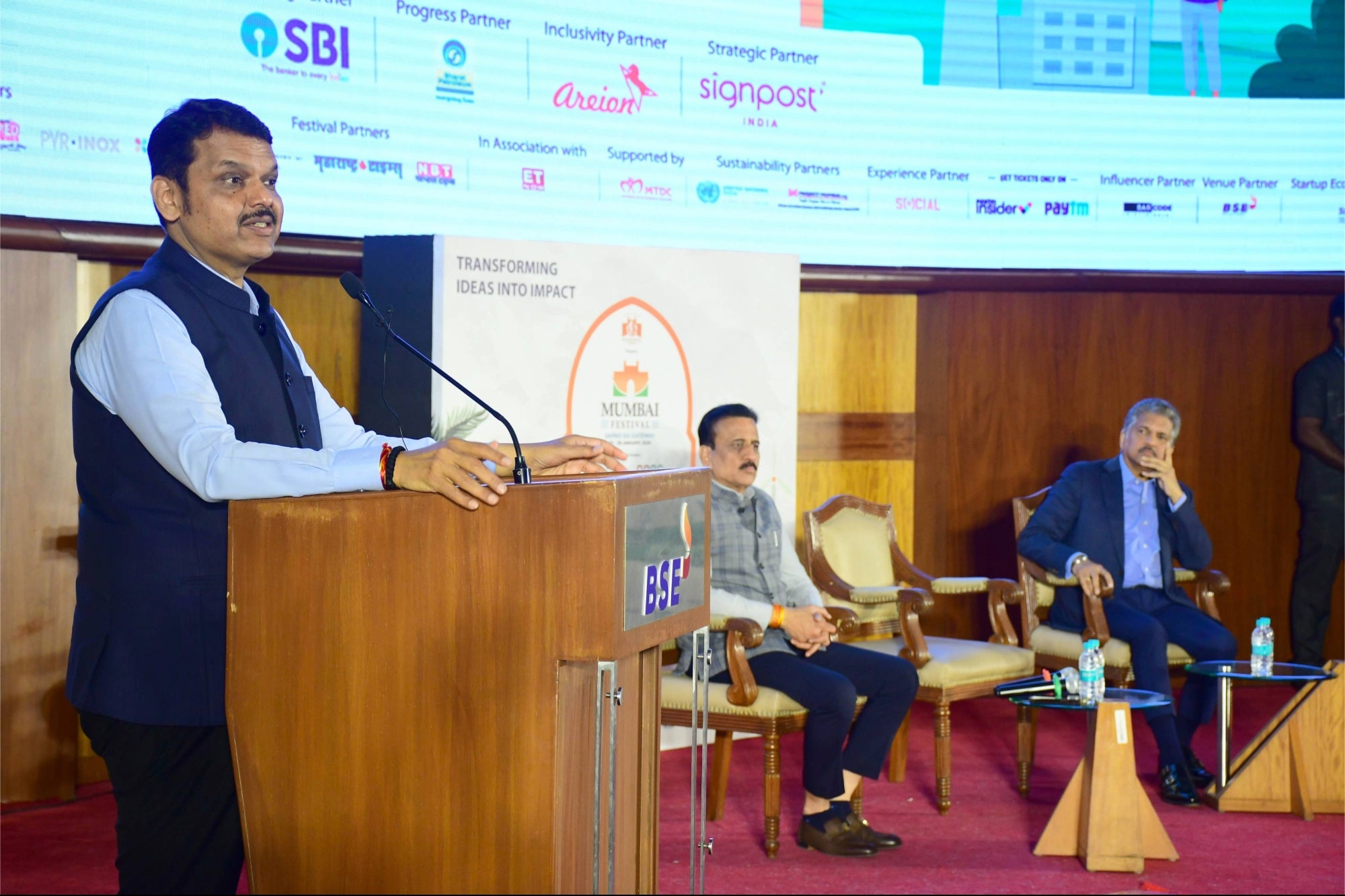 Devendra Fadnavis மற்றும் மராத்தி மொழியின் பாதுகாப்பு Devendra Fadnavis மற்றும் மராத்தி மொழியின் பாதுகாப்பு