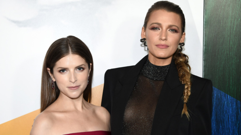 Did Blake Lively And Anna Kendrick Have A Feud? A Body Language Expert Weighs In Did Blake Lively And Anna Kendrick Have A Feud? A Body Language Expert Weighs In
