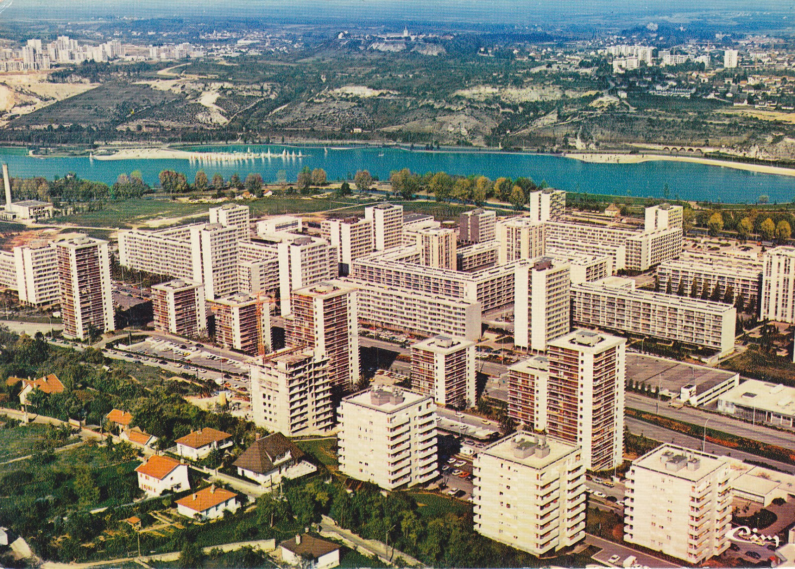 Dijon - Lac Kir: Agression Sauvage - Enquête En Cours Dijon - Lac Kir: Agression Sauvage - Enquête En Cours