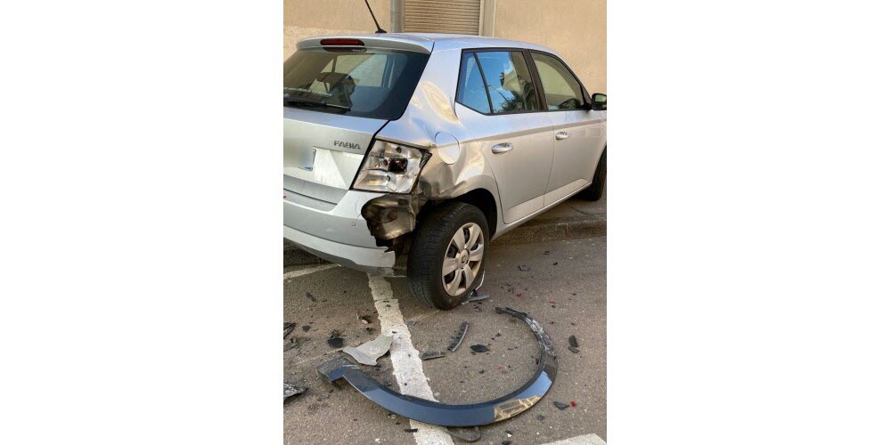 Dijon : Véhicule Percute Un Mur Rue Michel-Servet - Le Conducteur Se Dénonce Dijon : Véhicule Percute Un Mur Rue Michel-Servet - Le Conducteur Se Dénonce