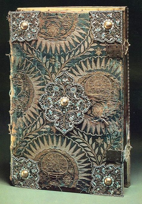 Discovering Merlin And Arthur: A Medieval Book Cover's Hidden Story Discovering Merlin And Arthur: A Medieval Book Cover's Hidden Story