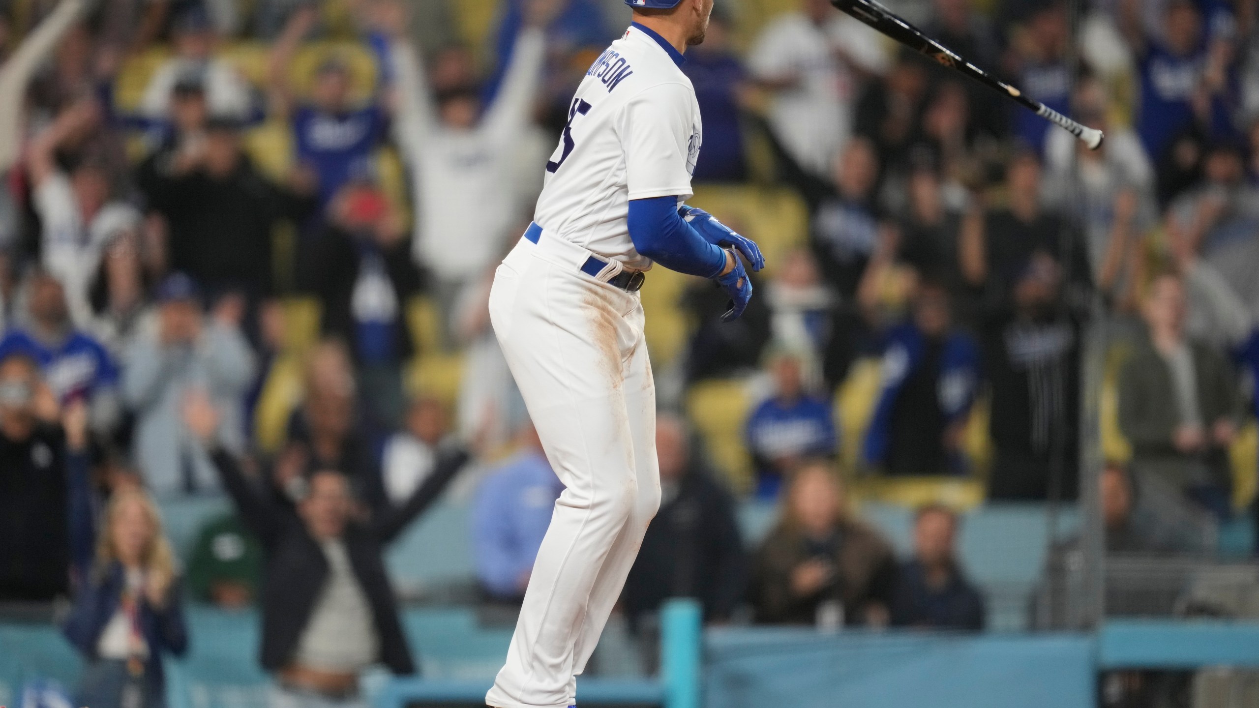 Dodgers' Muncy Abandons Torpedo Bat Following Game-Tying Hit Dodgers' Muncy Abandons Torpedo Bat Following Game-Tying Hit