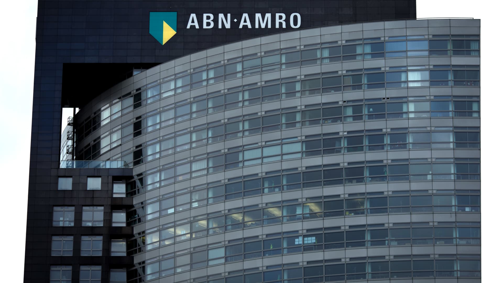 Dutch Central Bank To Fine ABN Amro? Bonus Scheme Under Scrutiny Dutch Central Bank To Fine ABN Amro? Bonus Scheme Under Scrutiny