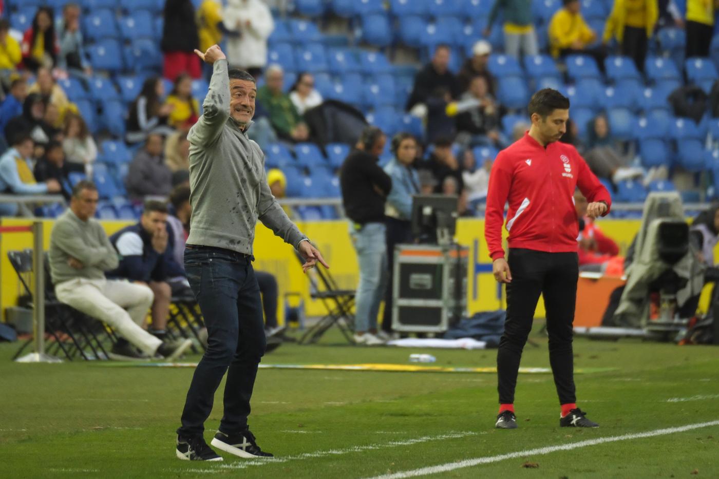 El Sevilla FC Despide A García Pimienta Y Nombra A Joaquín Caparrós Como Nuevo Entrenador El Sevilla FC Despide A García Pimienta Y Nombra A Joaquín Caparrós Como Nuevo Entrenador