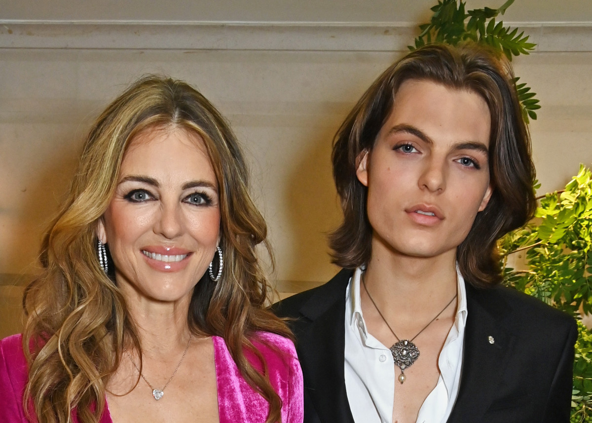 Elizabeth Hurley's Hottest Cleavage Moments: A Revealing Look Elizabeth Hurley's Hottest Cleavage Moments: A Revealing Look
