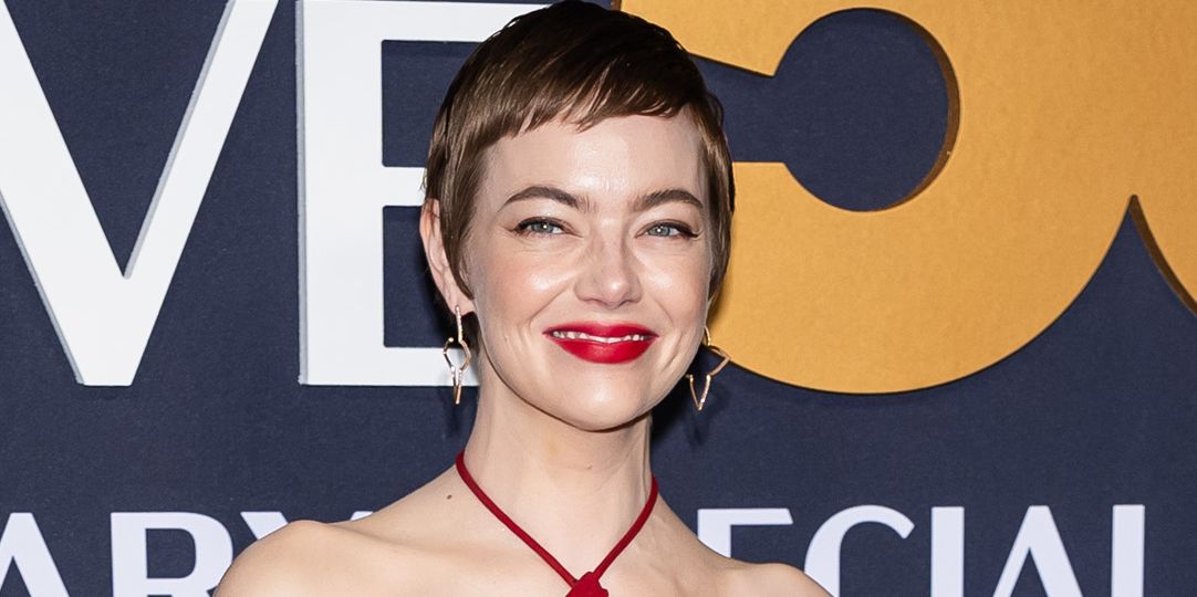 Emma Stone's Popcorn Butt Lift Dress: SNL Red Carpet Look Sparks Online Debate Emma Stone's Popcorn Butt Lift Dress: SNL Red Carpet Look Sparks Online Debate