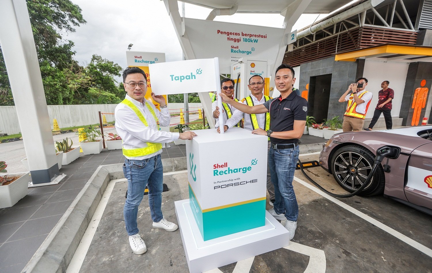 Enjoy 100% Rebate On HPC EV Charging This Raya With Shell Recharge Enjoy 100% Rebate On HPC EV Charging This Raya With Shell Recharge